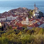 Warm And Comfy Piran Apartment With Parking!